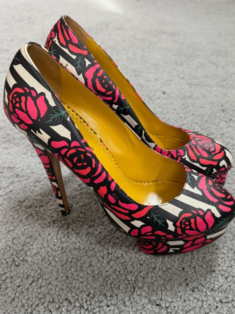 Charlotte Olympia Dolly Rose Print Platform Pumps 39.5 - Very Good Pre-Owned